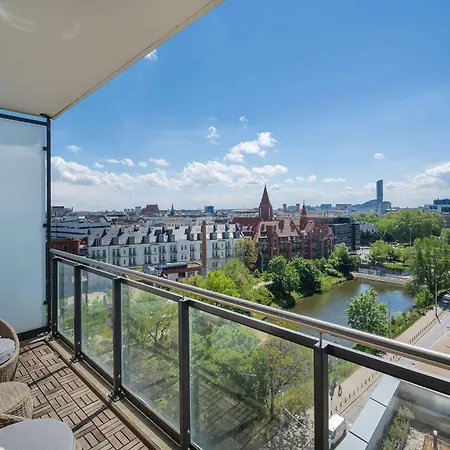 With A River View Near The Old Town By Renters Prestige Διαμέρισμα