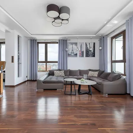 With A River View Near The Old Town By Renters Prestige Διαμέρισμα *