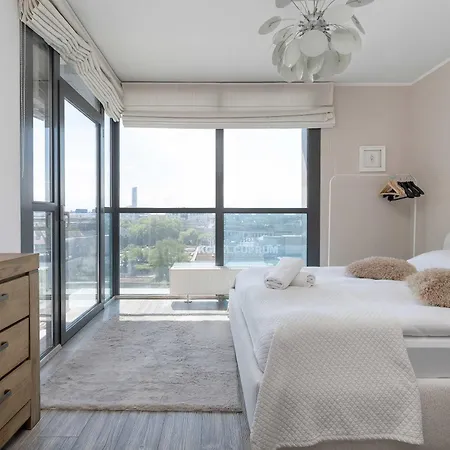 Διαμέρισμα With A River View Near The Old Town By Renters Prestige