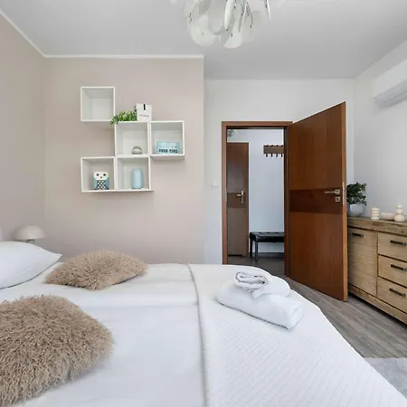 Διαμέρισμα With A River View Near The Old Town By Renters Prestige
