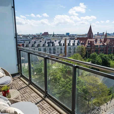 With A River View Near The Old Town By Renters Prestige Διαμέρισμα *