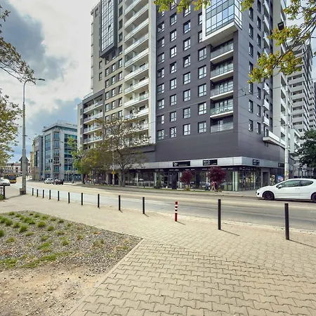 With A River View Near The Old Town By Renters Prestige Διαμέρισμα *